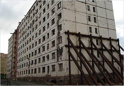 Negative impact of permafrost on a building